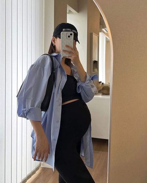 Hailey Bieber Pregnancy Style, Bump Fits, Summer Maternity Outfits, Chic Pregnancy Style, Pregnant Street Style, Maternity Fits, Outfit Pregnant, Mommy Clothes, Maternity Capsule Wardrobe