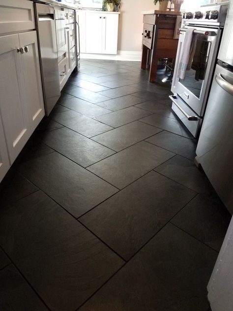 Large Black Floor Tiles, Black Tile Flooring Living Room, Black Tile Living Room Floors, Black Tile In Kitchen, Black Tile Floors Kitchen, Black Tiled Kitchen Floor, Kitchen With Black Flooring, Black Tile Foyer, Black Vinyl Flooring Kitchen