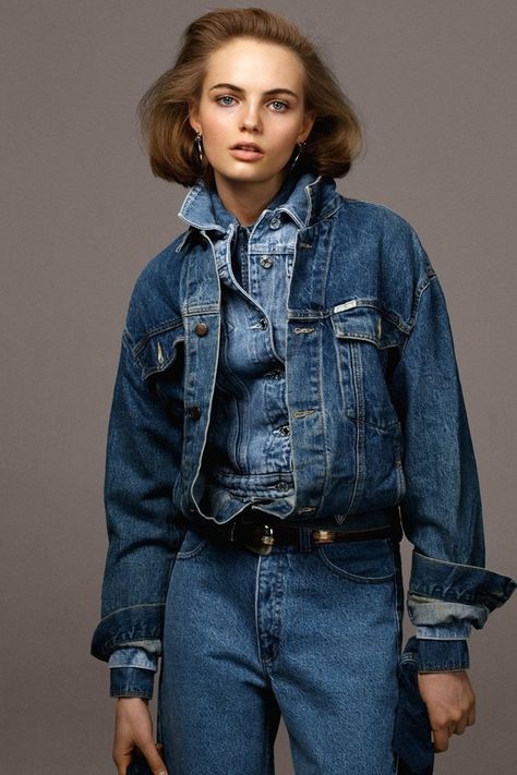 Fashion trends: 15 ways to wear double denim | Vogue Paris Double Denim Street Style, Full Denim Outfit, Double Denim Fashion, Fran Summers, Denim Editorial, Gala Gonzalez, Denim Street Style, Vogue France, New York Street Style