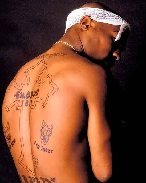 2pac Tattoos, Tupac Tattoo, 2pac Videos, Hot Youtubers, Tupac Makaveli, Tupac Pictures, Hip Hop 90s, Eminem Photos, 90s Men