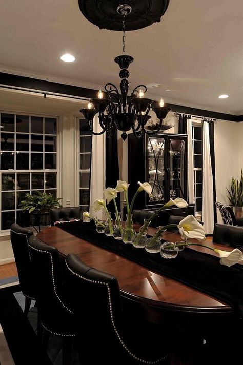 PINTEREST: @LOVEMEBEAUTY85 Black And White Dining Room, Dining Area Decor, Decorating Hacks, Black Dining Room, White Dining Room, Beautiful Dining Rooms, Elegant Dining Room, Luxury Dining, Traditional Interior