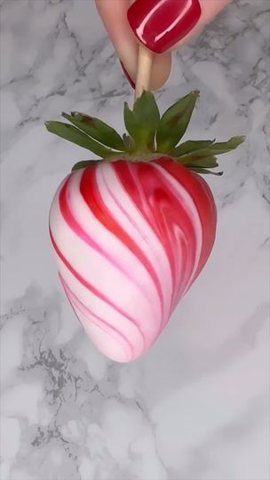 45K views · 4.2K reactions | So Satisfying 😍 Marble Chocolate Covered Strawberries #chocolatecoveredstrawberries #chocolatestrawberries #marblestrawberries | Dipped Tampa | dipped_tampa · Original audio Swirled Chocolate Covered Strawberries, Marbled Strawberries, Marble Strawberries, Marble Chocolate Covered Strawberries, Dipped Tampa, Easter Dips, Valentine Chocolate Covered Strawberries, Fruit Dips, Valentines Chocolate