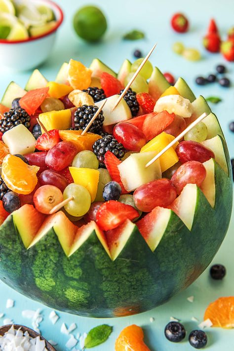 Bbq Fruit Platter, Watermelon Boat Fruit Bowls, Design Fruit Ideas, Fruit Salad Design, Fruit Bowls Ideas, Fruit Salad Cake, Fruit Salad Ideas, Salad Bowl Ideas, Watermelon Fruit Bowl