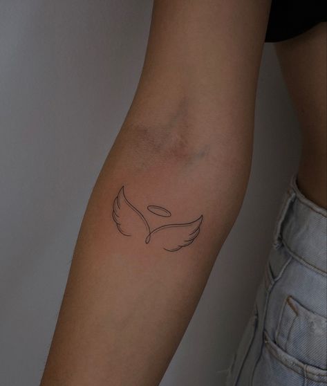 Tattoos For Angels In Heaven, Women Tattoo Placement Ideas, Small Tattoos For Loved Ones Who Passed, Tattoo Ideas For Loved Ones Who Passed, Tattoo Ideas Angel, Simple Angel Tattoos, Angel Wings Tattoo On Back, Angel Wing Tattoo, Angle Tattoo