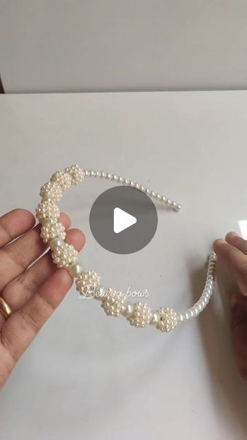 🎀Believa Bows🎀 on Instagram: "Pearl Balls Hairbow" Pearls Beads Pattern, Hair Accessories With Beads, Diy Pearl Headband, Party Pearl Jewelry With Bow, Diy Pearl Hair Accessories, Pearl Hair Bow, Pearl Headband Toddler, Hair Accessories Diy Headband, Pearl Hair Accessories