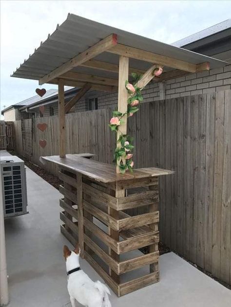 DIY home & garden decoration �� | Mind-blowing Outdoor Bar Ideas | Facebook Outdoor Bar Ideas, Outdoor Tiki Bar, Pallet Bar Diy, Diy Outdoor Bar, Outdoor Patio Bar, Small Deck Decorating Ideas, Backyard Bar, Budget Patio, Deck Decorating Ideas On A Budget