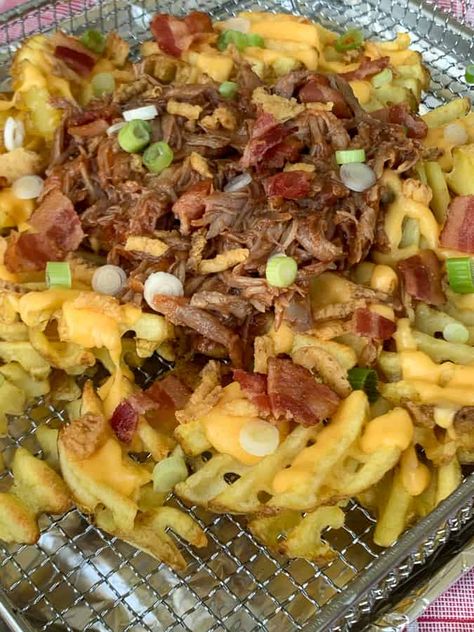 Waffle fry nachos with pulled pork, cheese, onions and bacon Loaded Waffle Fries, Waffle Fries Recipe, Pork Bbq Sauce, Pulled Pork Bbq Sauce, Baked Nachos, Nacho Fries, Pulled Pork Nachos, Pork Nachos, Pork Bbq