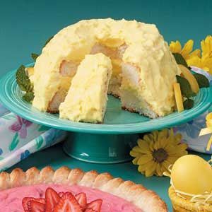 Lemon Angel Cake Lemon Angel Food Cake, Delicious Lemon Desserts, Angel Food Cake Desserts, Lemon Pie Filling, Lemon Icing, Lemon Dessert Recipes, Lemon Pudding, Pretty Dessert, Dessert Cake Recipes