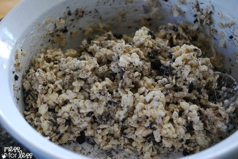 oreo rice krispie treats Dino Rice Krispie Treats, Rice Krispie Dinosaur, Dino Egg Oatmeal, Rice Crispy Recipe, Rice Crispy Dinosaur Eggs, Egg Rice Krispie Treats, Cocoa Pebbles Rice Crispy Treats, Rice Crispies Recipe, Oreo Rice Krispie Treats