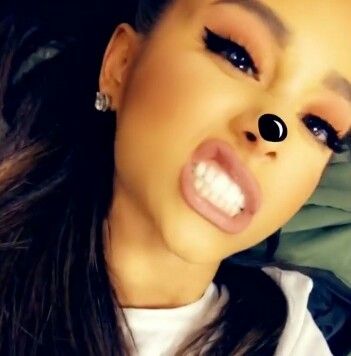 Ariana Snapchat, Ariana Grande Snapchat, Snapchat Funny, Ariana Grande, Snapchat, A Woman, Funny, Hair