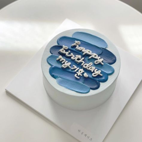 Minimalist Birthday Decor, Cake Aesthetic Minimalist, Minimalist Birthday Cake, Birthday Cake Simple, Birthday Cake Aesthetic, Birthday Cake For Boyfriend, Cake Designs For Boy, Cake Design For Men, Blue Birthday Cakes