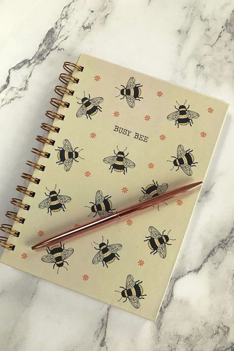 Bullet Journal Calendar, Bee Notebook, Calendar Minimalist, Journal Calendar, Aesthetic Health, Tattoo Health, Stationery Obsession, Cute School Stationary, Study Stationery