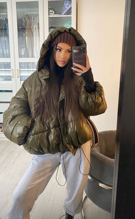 Daisy Wolanski, Mode Zara, Puffer Jacket Women, Cute Fit, Winter Fits, Streetwear Fashion Women, Edgy Outfits, Winter Fashion Outfits