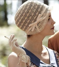 Audrey Tautou, Bonnet Crochet, Crochet Gloves, Cloche Hat, Berets, Love Crochet, Crochet Beanie, Crochet Hat, Crochet Accessories