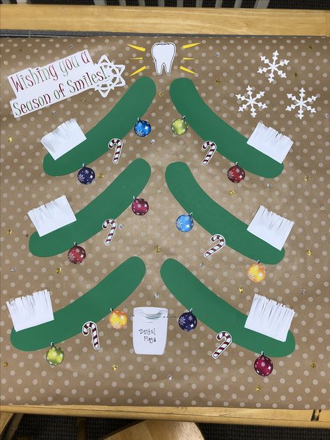 Dental Halloween Ideas, Kindergarten Christmas Bulletin Board, Office Bulletin Board Ideas, Christmas Bulletin Board Ideas, Office Bulletin Board, Christmas Dental, Office Bulletin Boards, Kindergarten Bulletin Boards, Holiday Bulletin Boards