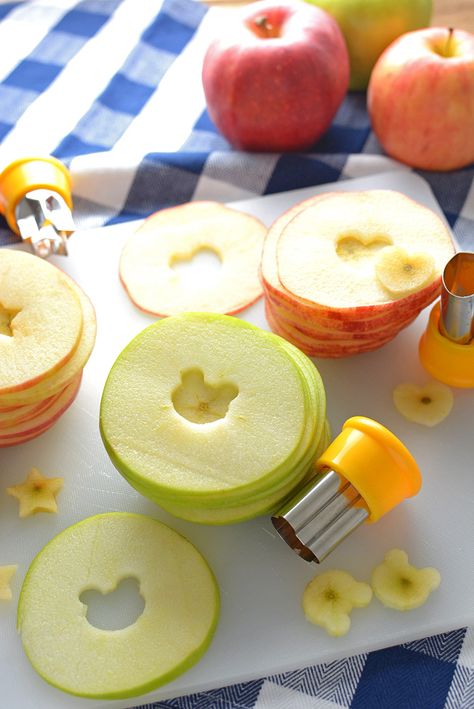 Healthy Kindergarten Snacks, Fun Apple Snacks, Snack Sandwiches, Kindergarten Snacks, Apple Snacks, Apple Slice, Peanut Butter Nutella, Apple Cut, Yellow School Bus