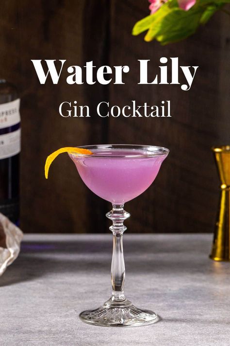 Lily Cocktail, Gin Drink Recipes, Classic Gin Cocktails, Purple Drinks, Gin Cocktail Recipes, Gin Drinks, Gin Cocktail, Boozy Drinks, Mixed Drinks Recipes