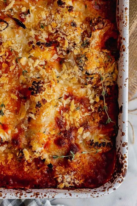 Vegetable Bake Recipes, Cheesy Cauliflower Bake, Cauliflower Bake, Vegetarian Comfort Food, Cheesy Cauliflower, Veg Dishes, Tomato Mozzarella, Veggie Delight, Baked Cauliflower