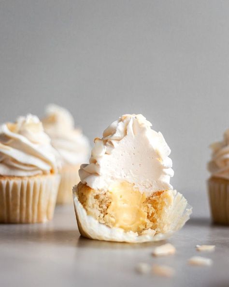 Vegan Coconut Cream Cupcakes - Crumbs & Caramel Vegan Coconut Cream, Coconut Cream Cupcakes, Cupcakes Coconut, Vegan Cupcake Recipes, Vegan Bowl Recipes, Coconut Cakes, Vegan Baking Recipes, Cream Cupcakes, Coconut Frosting