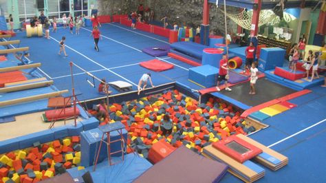 Chelsea Piers Field House Gymnastics Center, Trampoline Room, Gymnastics Clubs, Gymnastics Room, Creative Kids Rooms, Field House, Things To Do In Nyc, Kids Gymnastics, Gymnastics Gym