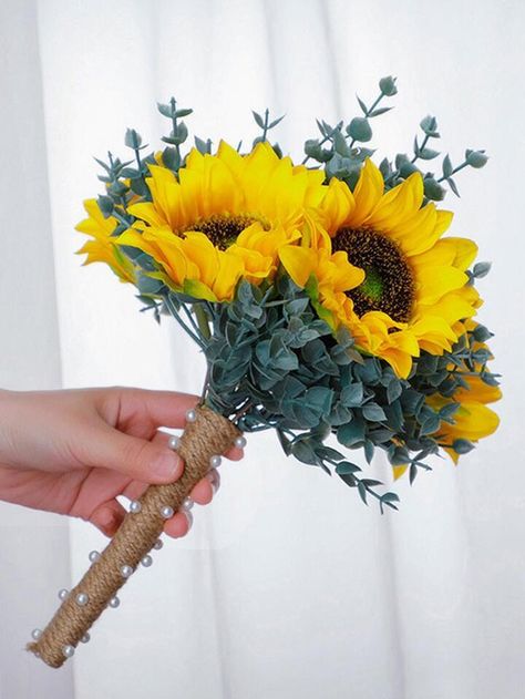 Romantic Description, Sunflower And Eucalyptus, Sunflower Bridesmaid Bouquet, Sunflower Wedding Centerpieces, Wedding Bride Bouquet, Bouquet Sunflower, Sunflower Bridal Bouquet, Spring Party Decorations, Sunflower Wedding Bouquet