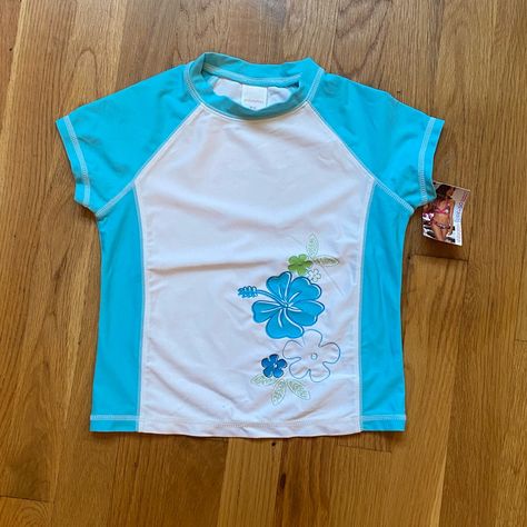 Super Cute Girls Color Block Swim Shirt Rashguard With Hawaiian Print Flowers. Size M (7/8) Swim Shirt And Shorts, Cute Bathing Suits With Shorts, Swim Shirt Aesthetic, Beach Vibe Clothes, Cute Beach Shirts, Cute Rash Guard, Summer Wishlist Ideas, Cute Tankini Bathing Suits, Modest Bathing Suits With Shorts