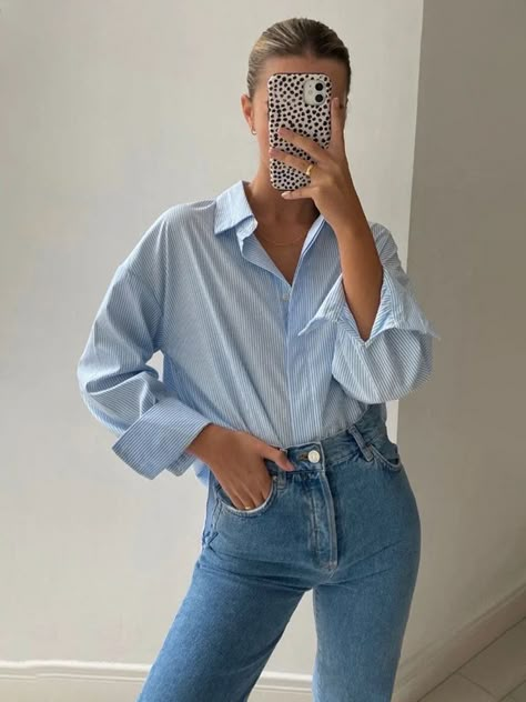 White Button Up Outfit, Button Up Outfit, Mum Outfits, Effortless Chic Outfits, Outfits Primavera, Blue And White Shirt, White Linen Shirt, Outfits Jeans, Outfit Work