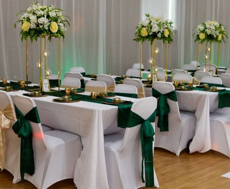 Emerald Green And Gold Main Table, Emerald Green Table Setting, Emerald Wedding Favors, Emerald Green Quinceanera Theme, Green Quinceanera Theme, Emerald Wedding Colors, Green Table Settings, Green Wedding Decorations, Outdoor Tent Wedding