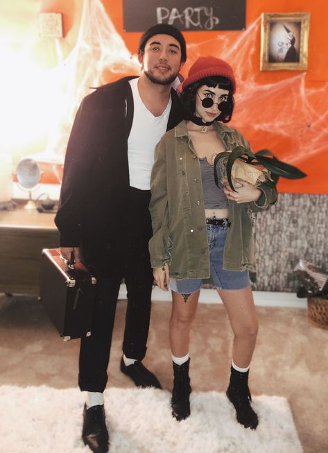 Disfraces de pareja de series y películas para Halloween Mathilda Halloween Costume, Mathilda Leon Costume, Leon And Mathilda Costume, Leon Halloween Costume, Halloween Costumes Couples Horror, Rocky And Adrian Costume, Midsize Halloween Costume, Leon Costume, Halloween Parejas