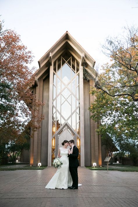 Marty Leonard Chapel Wedding, Chapel Architecture, Modern Chapel, Church Design Architecture, Glass Chapel, Urban Wedding Venue, Beautiful Wedding Reception, Modern Church, Wedding Chapel