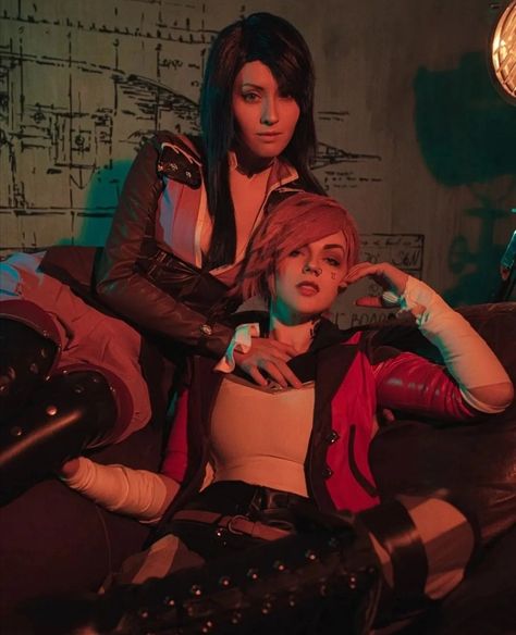 Vi And Kaitlyn, Caitvi Cosplay, Wlw Costumes, Arcane Cosplay, Vi Caitlyn, Interesting Poses, Caitlyn Arcane, Cosplay Couple, Couple Cosplay