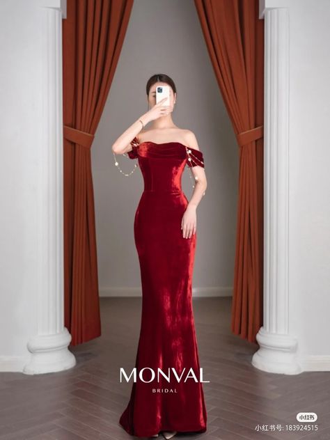 Red Dress Square Neckline, Red Ball Dress, Wine Red Prom Dress, Elegant Red Dress, Prom Dress Inspo, Old Fashion Dresses, Red Wedding Dresses, Evening Gowns Elegant, Glam Dresses