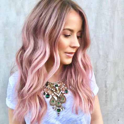 Rose Gold Hair Blonde, Pink Hair Highlights, Rose Gold Blonde, Rose Gold Highlights, Pink Blonde Hair, Gold Hair Colors, Hair Color Rose Gold, Hair Color Unique, Pastel Pink Hair