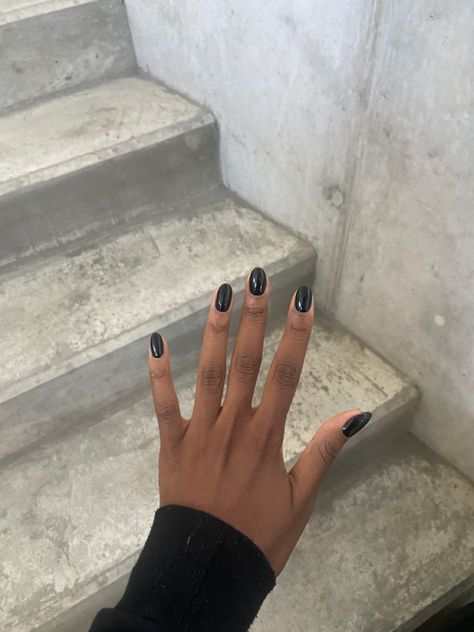 Oval Nail Shape Designs, Black Oval Nails Short, Oval Nails Black Women, Black Nails Oval, Oval Black Nails, Black Short Almond Nails, Short Black Almond Nails, Black Oval Nails, Black Nails Short