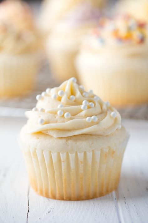 White Cupcakes that are perfectly soft, flavorful, light, and airy. It's the perfect white cupcake recipe you've been dreaming of! White Cupcake Recipe, White Cupcake Recipes, French Buttercream, White Cupcakes, Savory Cakes, Salty Cake, Cupcake Recipe, Köstliche Desserts, Pumpkin Cake