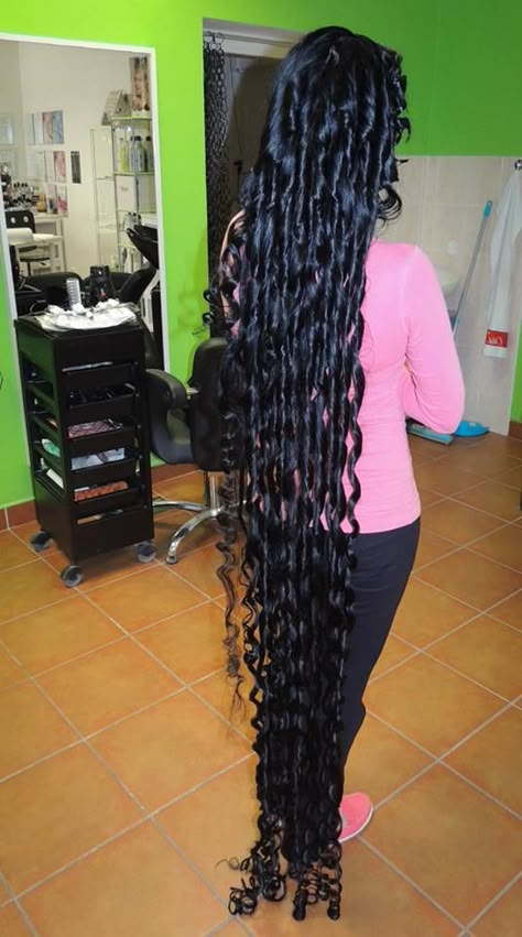 Long Natural Curly Hair, Curly Afro Hair, Curly Hair Care Routine, Long Shiny Hair, Long Hair Images, Hairstyle Fashion, Long Hair Pictures, Really Long Hair, Beautiful Curly Hair