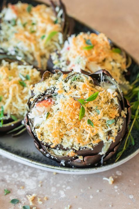 Crab & Spinach Stuffed Artichokes - Le Petit Eats Dungeness Crab Recipes, Stuffed Artichokes, Creamy Crab, Vegetarian Desserts, Fish Recipes Healthy, Crab Recipes, Vegetarian Appetizers, Vegetarian Lunch, Healthy Fish