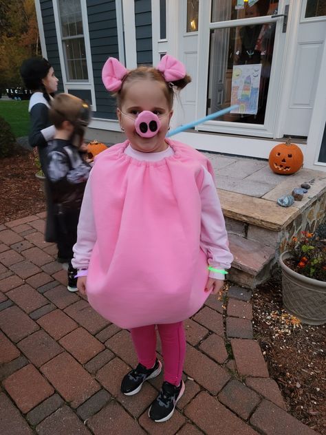 Diy Cow Costume, Farm Animal Costumes, Animal Costumes For Kids, Pig Costumes, Cow Costume, Animal Costumes, Christmas Play, Ugly Duckling, Three Little Pigs