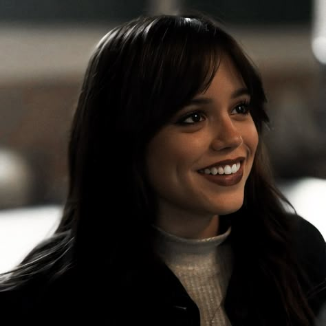 Jen Jen, Girl Movies, Martin Freeman, Jenna Ortega, Girl Icons, Cairo, Dark Hair, Pretty People, Bangs