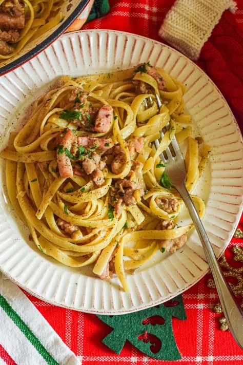 Christmas Fettuccine from The Holiday🎄Easy pasta recipe in 20 mins! Christmas Fettucine, Christmas Fettuccine Recipe, Christmas Fettuccine, Fettuccine Recipe, Fettuccine Recipes, Easy Pasta Recipe, One Pot Pasta Recipes, Hot Chocolate Cookies, Tasty Pasta