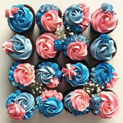 Cupcake Rosa, Frost Cupcakes, Cupcakes Design, Blue Cupcakes, Pretty Cupcakes, Cupcake Cake Designs, Floral Cupcakes, Blue And, Cupcake Designs