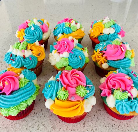 Rainbow cupcakes, neon cupcakes Tutti Fruity Cupcakes, Rainbow Flower Cupcakes, Bright Colored Cupcakes, Bright Flower Cupcakes, Pastel Color Cupcakes, Bright Cupcakes Ideas, Neon Cupcakes Ideas, Encanto Theme Cupcakes, Encanto Birthday Cupcakes