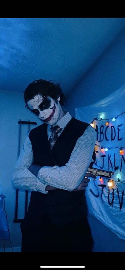 boyfriend halloween joker costume party harley quinn and joker Suicidesquad Dc Joker Costume, Man Joker Costume, Joker Makeup Look Men, Joker Male Costume, Joker Costume Ideas For Men, The Joker Costume Men, Joker Outfit Men, Super Scary Halloween Costumes, Diy Joker Costume Male