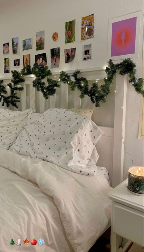 Cozy Christmas Bedroom Aesthetic, Fair Lights, Seasonal Room Decor, Christmas Dorm, Bedroom Aesthetic Cozy, Holiday Room Decor, Seasonal Room, Holiday Room, Cozy Christmas Decor