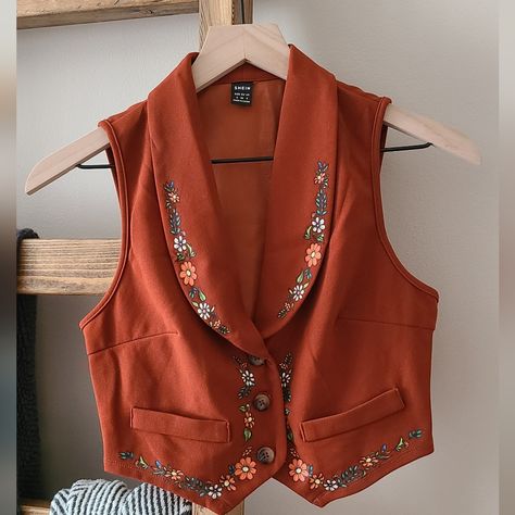 Nwot. Cropped Length. Cool Vests Women, Women's Vests, Grandma Vest, 70s Vest, Cheap Orange Vest Top, Unique Clothes, Brown Vest Outfit, Cheap Vintage Brown Vest, Vintage Red Vest Top