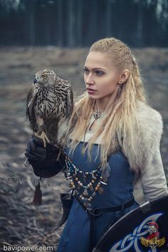 Norse Names, Viking Queen, Viking Warrior Woman, Viking Aesthetic, Viking Cosplay, Viking Dress, Viking Women, Viking Clothing, Arte Punk