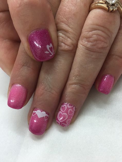 Nail Valentine, Valentines Nail Art Designs, Gel Polish Nail Designs, Nail Quotes, Heart Nail Designs, Chrome Nails Designs, Valentine Nail Art, Short Gel Nails, Romantic Nails