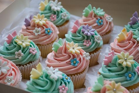 ♥ Cupcakes Flores, Vintage Cupcakes, Cupcake Photos, Butterfly Cupcakes, Pastel Cupcakes, Pretty Cupcakes, Creative Cupcakes, Cupcake Designs, Baby Shower Cupcakes