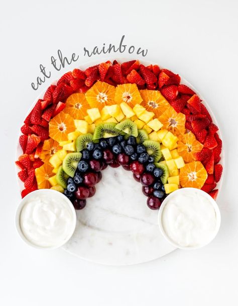 Rainbow Fruit Tray with Yogurt Dip Rainbow Fruit Tray Birthdays, Groovy One Food Ideas, Rainbow Veggie Tray, Rainbow Fruit Tray, Rainbow Fruit Platters, St Patrick's Day Food, Fruit Rainbow, Rainbow Snacks, Fruit Board