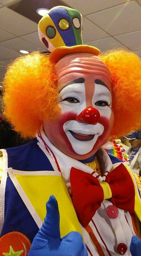 Clown from Facebook page: world clown association Creepy Clown Makeup, Famous Clowns, Happy Clown, Auguste Clown, Clown Paintings, Clown Tattoo, Clowns Funny, Send In The Clowns, Makeup Humor